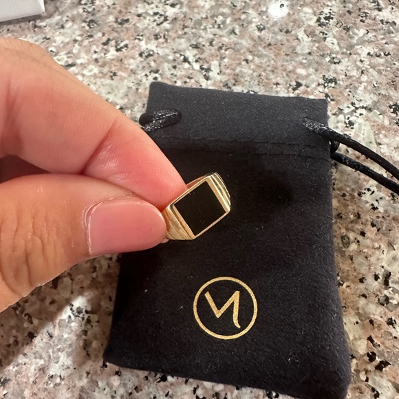 Mini enamel signet ring - Picture 8 of 9